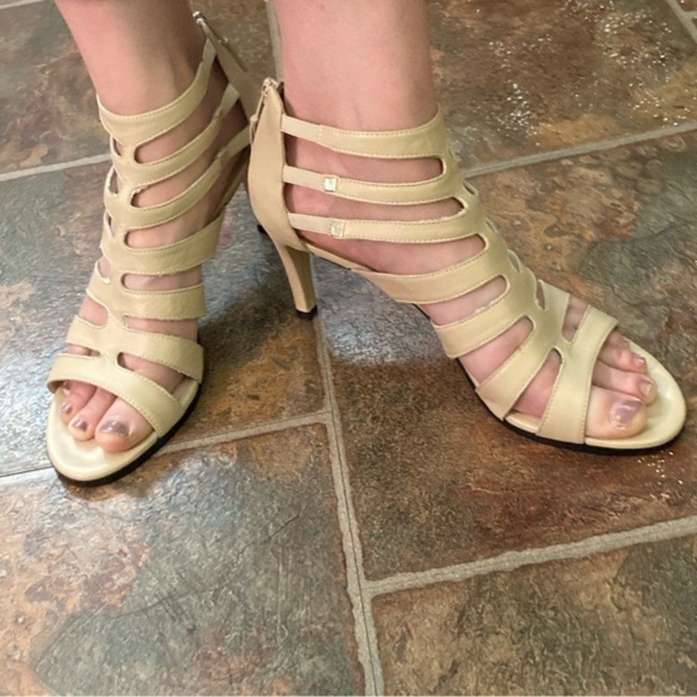 Stuart Weitzman Outing Cage Strappy Leather Sandals Heels Nude Size 8 1/2 N